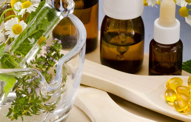 Plantes médicinales et flacons